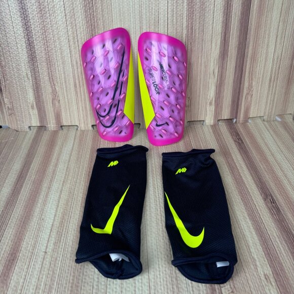 Nike Mercurial Lite Superlock Shin Guards Adult Unisex Size M With Bag & Sleeves - Picture 1 of 6